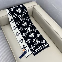 Women’s Scarves—Birthday Gifts, Jewelry for Wives, and Necklaces for Christmas and Anniversaries