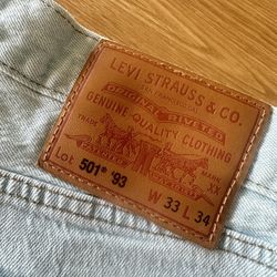 Gently Used Men’s Levi’s 501 Jeans Light Blue Wash W33 L34 GOOD CONDITION