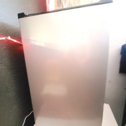 Frigidaire Refrigerator Fridge Freezer on Top Other Units Available