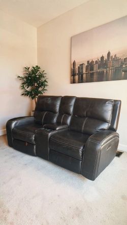 Leather Loveseat w/ Center Console & Cup Holders