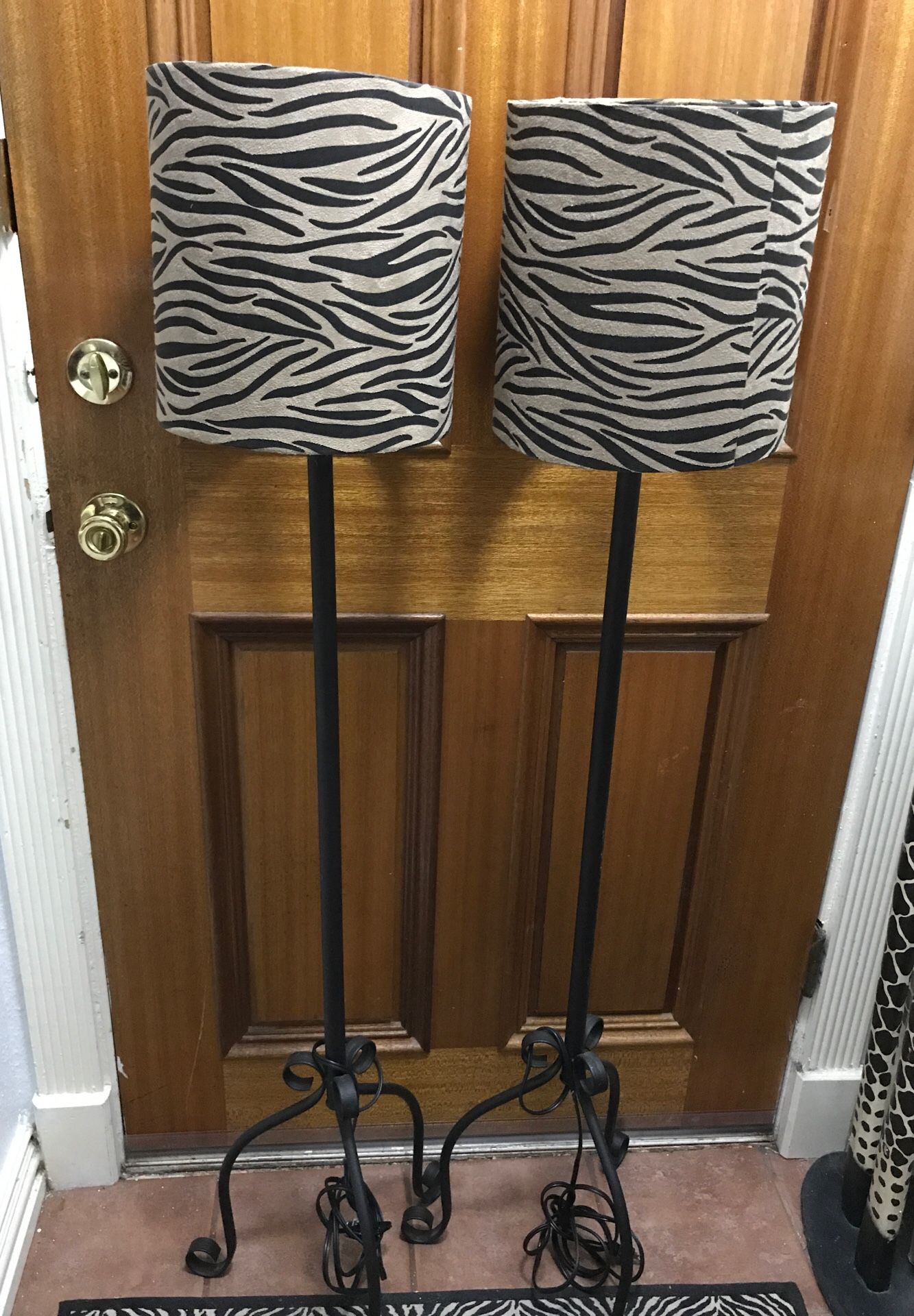 Nice set of floor lamps. 52”. Tall.