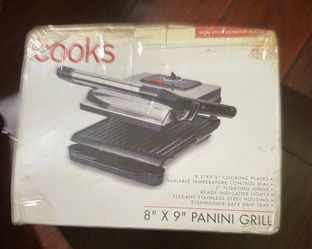 Cooks  good condition new box