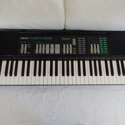 Yamaha PSR-32 61 Keys Built In Speaker Portable Electronic Keyboard Synthesizer