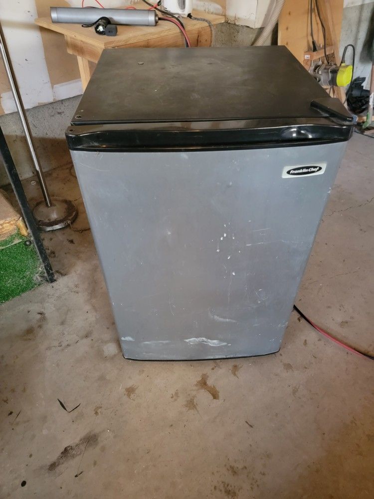 Franklin Chef Mini Fridge for Sale in Hemet, CA OfferUp