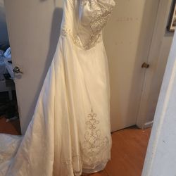Wedding Dress Size 20 From The Disigner 