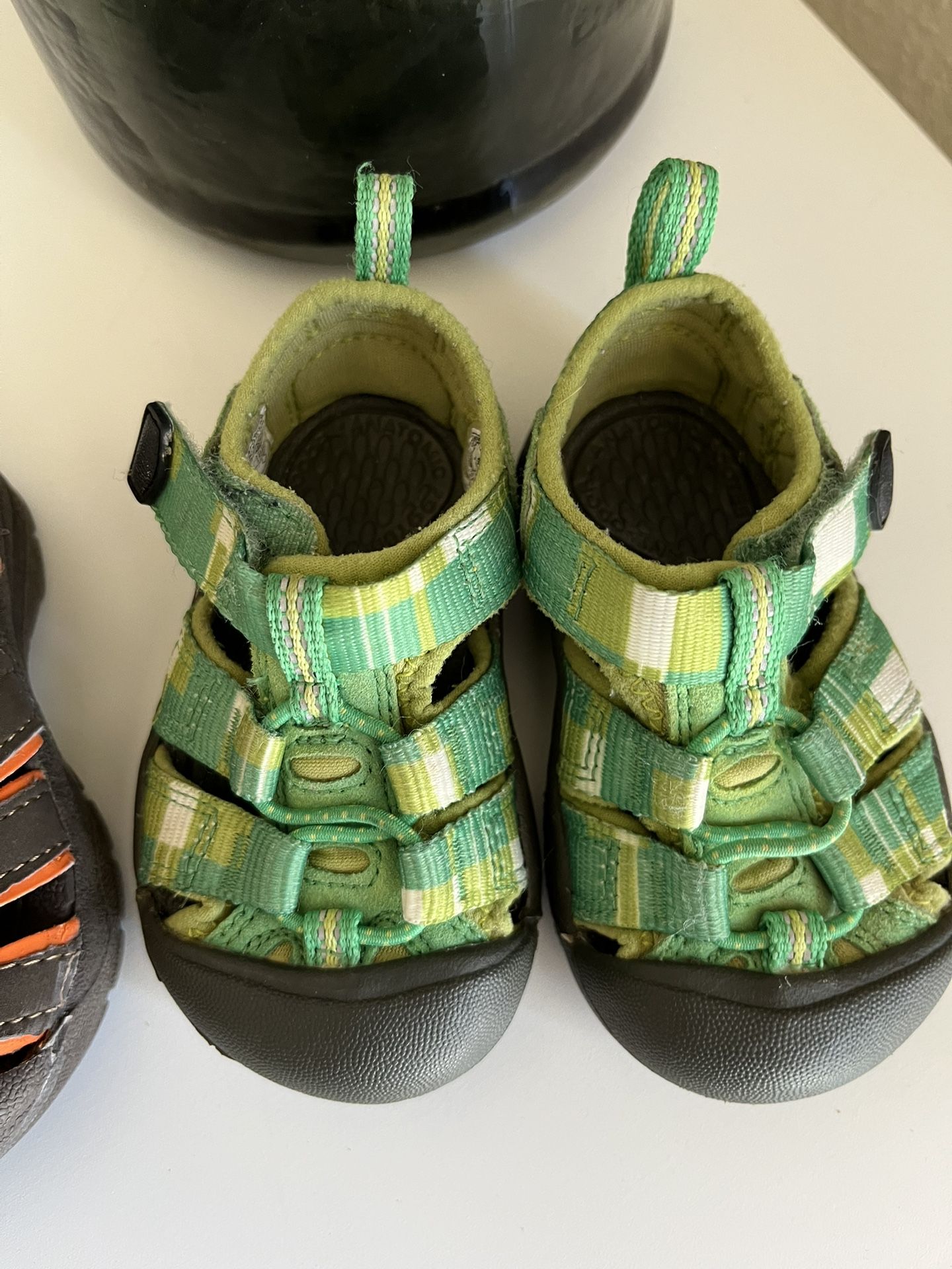 Toddler Shoes Keen & Jumping Beans Size 4&5