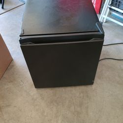 Small Fridge Works Great $50
