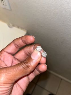 Moissanite stud earrings $45