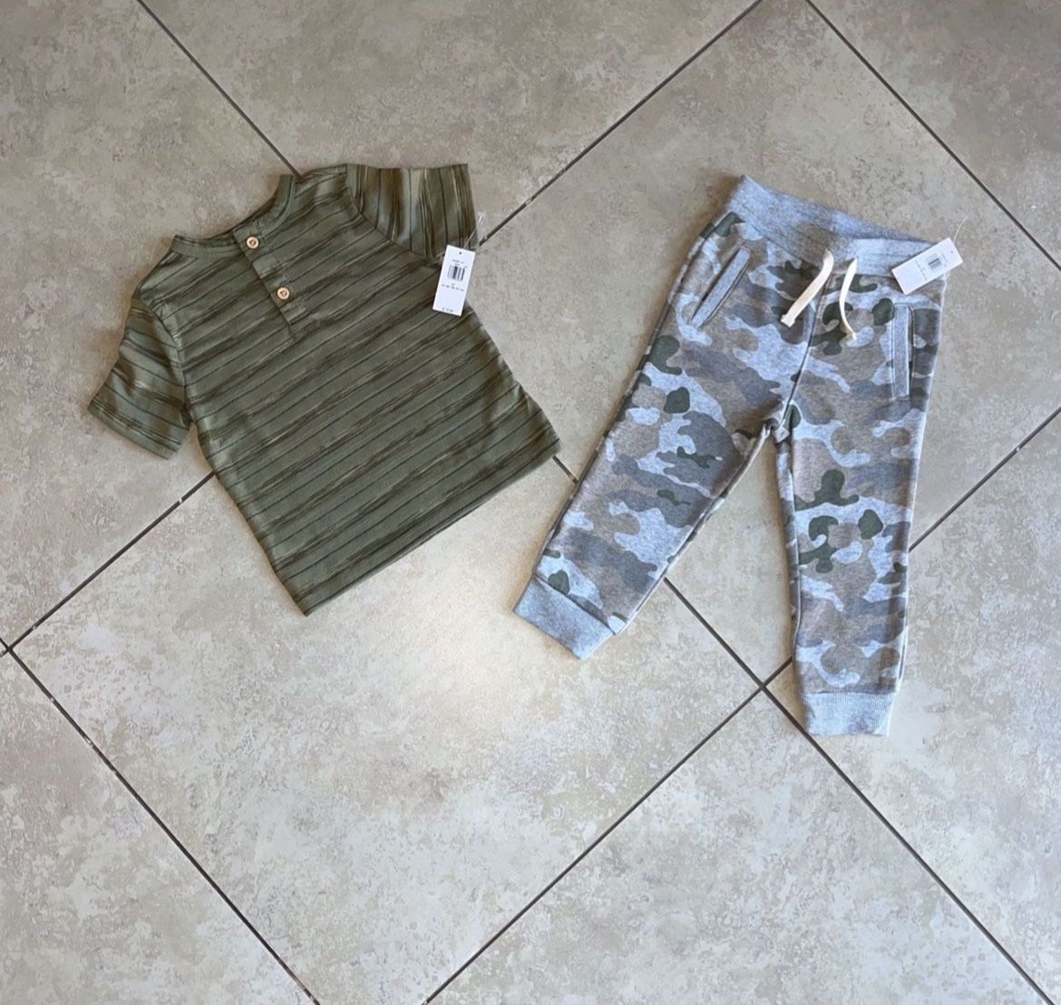 Old Navy Toddler Boy’s Camouflage Pants and Shirt, Size 2t