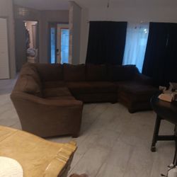 KEVIN CHARELS, BROWN VALOR U SHAPE SECTIONAL 