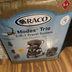 Graco Modes Trio 3-in-1 Travel System Stroller w/carseat
