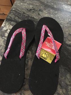 North face ladies Sandler’s NWT $15.00