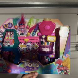 NEW. Trolls Band Together Toys, Mount Rageous Playset