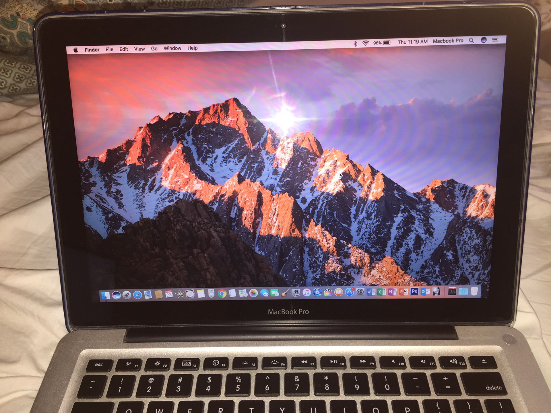 MacBook Intel C2D-2.4G, 8 Gb, 500Gb Solid StDrive, 13” Screen, Sierra, Final Cut. 2 Years Warranty.Bonus - Free Airpods TWS brand !