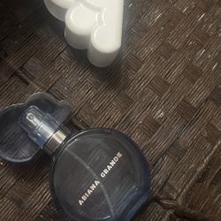 COLLECTOR PERFUME: Ariana Grande Cloud 1OZ Bottle & Holder (Read Description)