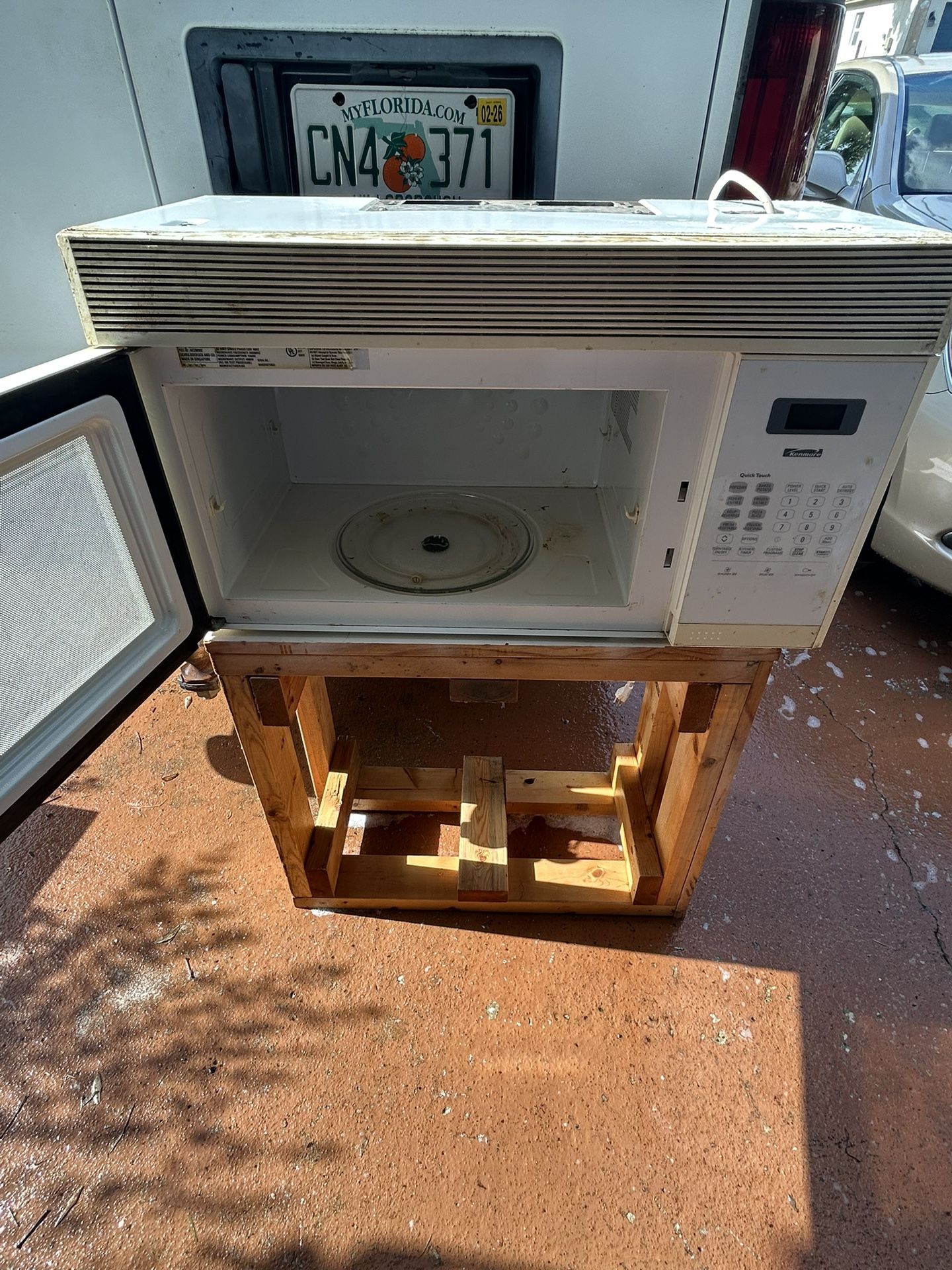 Over The Range Microwave. Works Great π