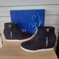 Rouge black suede fashion sneakers size 9 