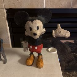 Walt Disney Mickey Mouse Figurine Poliwoggs. The Vintage years 1(contact info removed).