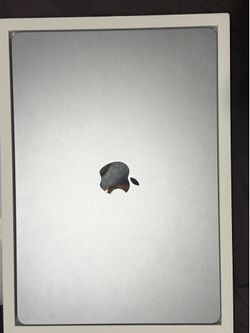 MacBook Air 15” M2 like NEW W/ box and accessories