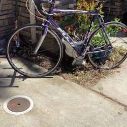 Fuji Roubaix. 3-0 road bike super super light excellent condition.