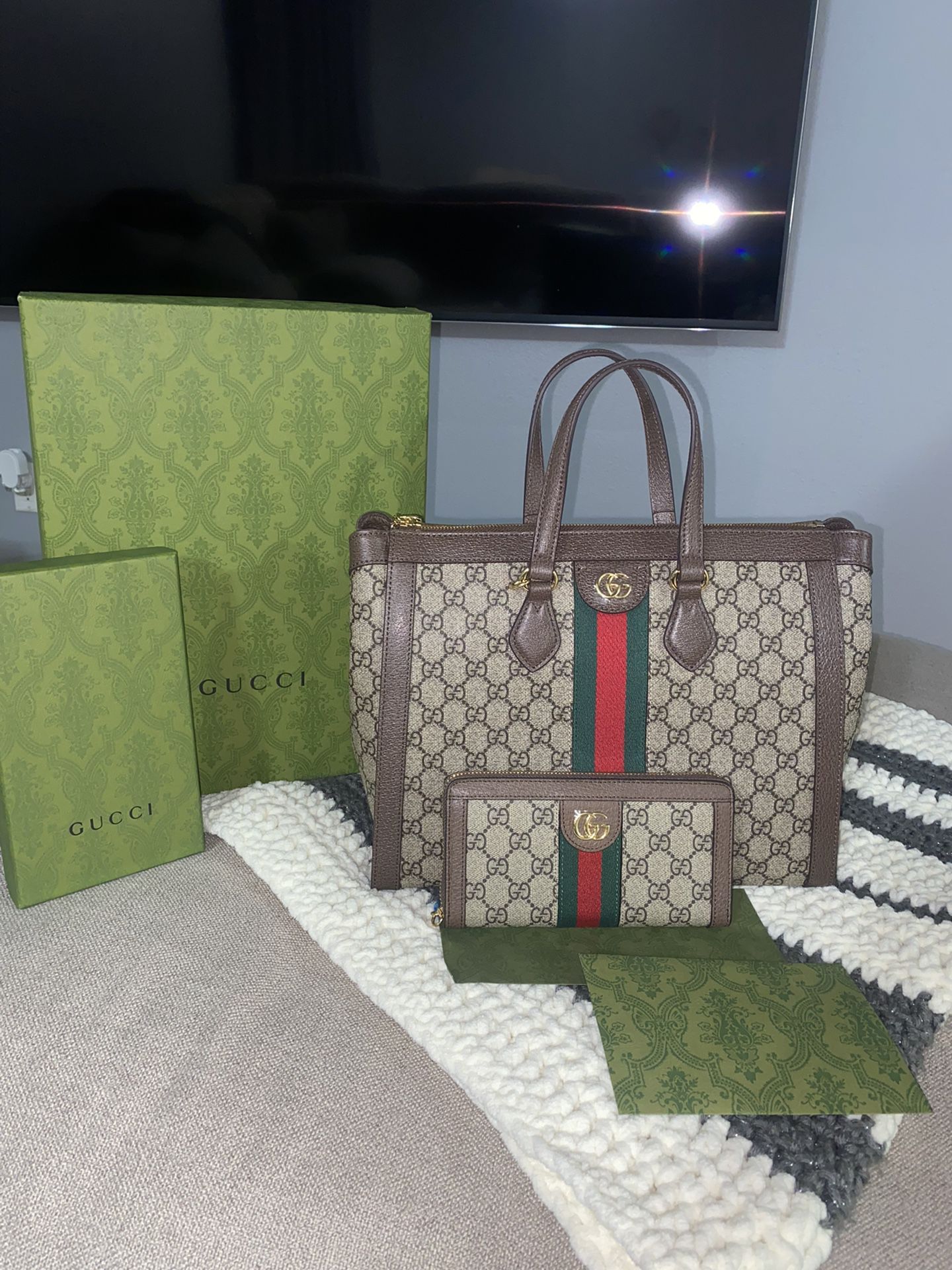 Gucci Medium Tote Bag With Wallet