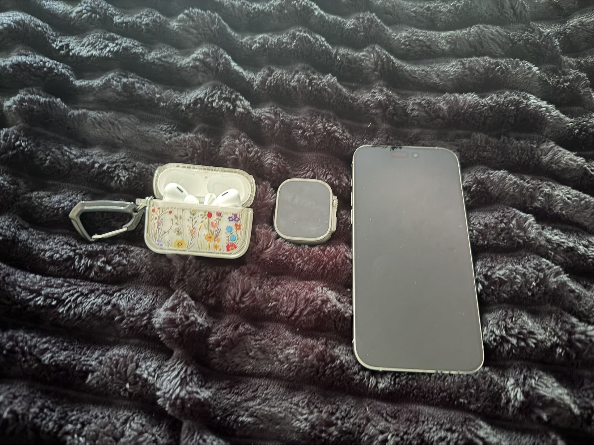 IPhone, Ultra Watch, AirPods Pro 2