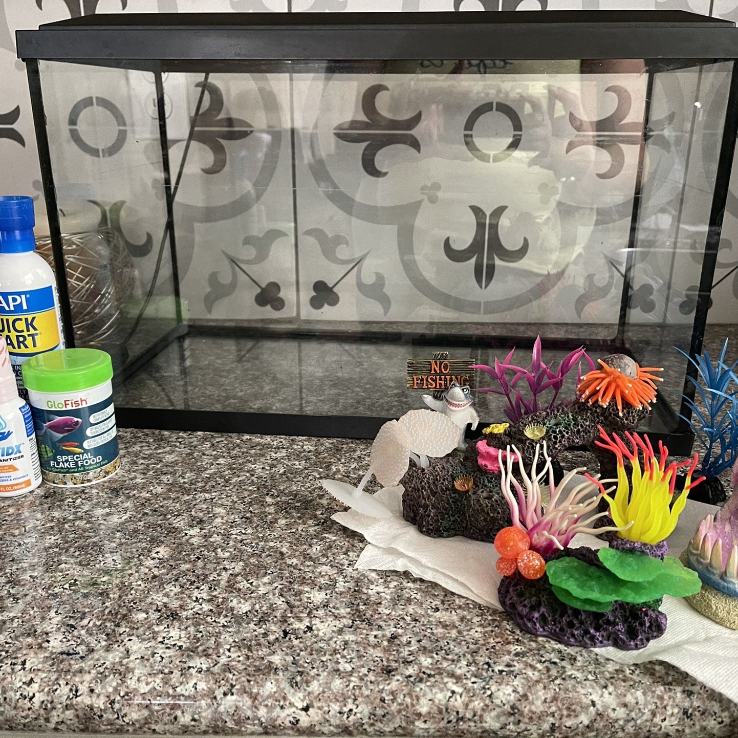 Fish Tanks & accessories (10 Gallon)