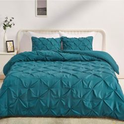 Brand new pinch pleat comforter set dark teal shams