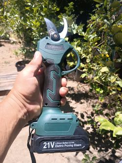 NEW CORDLESS PRUNING SHEARS