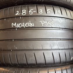 Two Tires (2) 285-35-19 Michelin Pilot Sport 4s