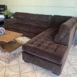 Brown Comfortable Sectional With Ottoman ¡BRAND NEW, IN STOCK!!