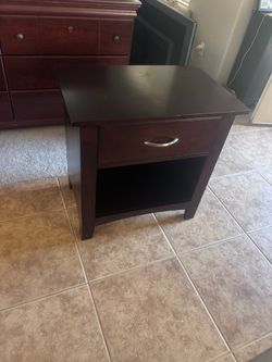 2 Night stands