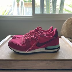 Nike Women’s Shoes Sz 6