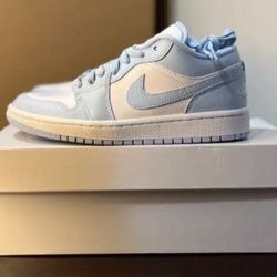 Air Jordan 1 Low Ice Blue Size 6W 