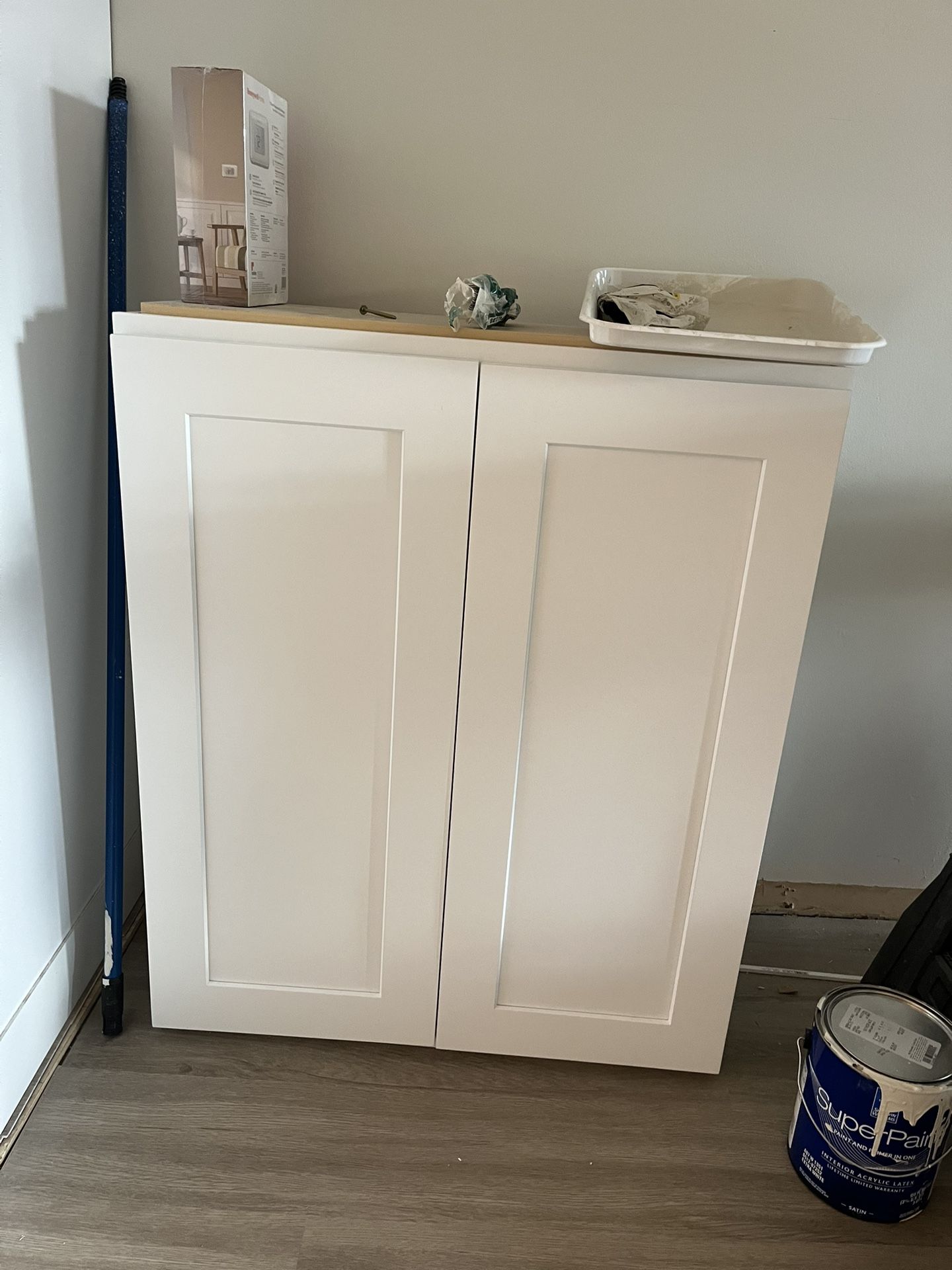 36 X 30 Inch White Cabinet Slow Stop