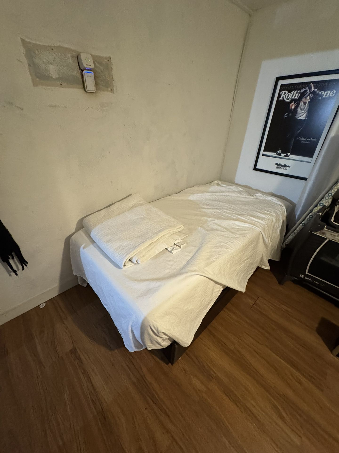 TWIN SIZE BED