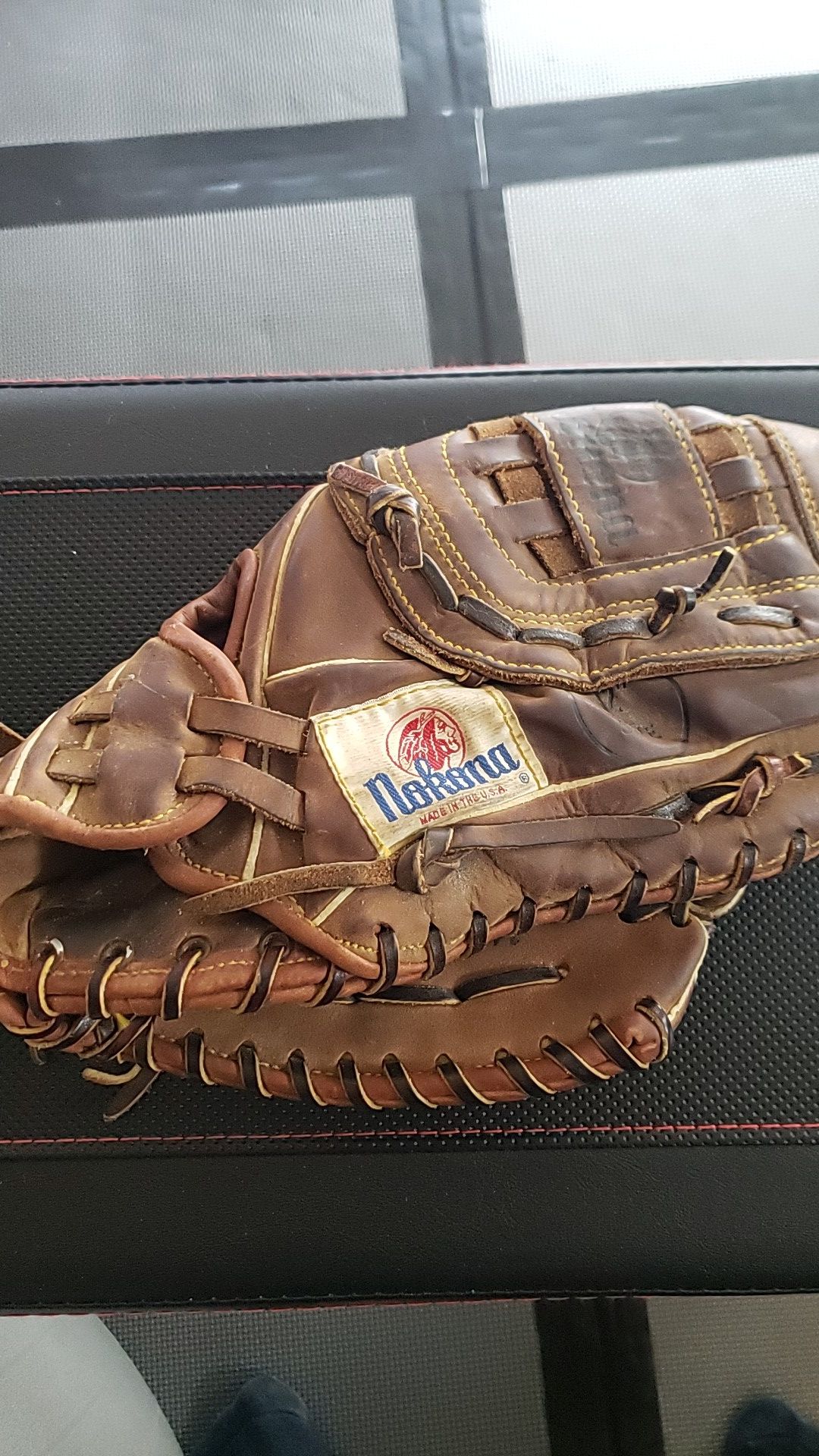 PENDINGNokona baseball/softball glove