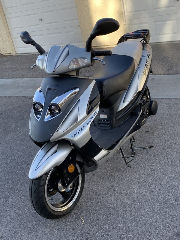 150cc moped scooter