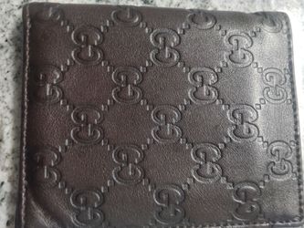 AUTHENTIC GUCCI LEATHER BILLFOLD