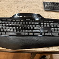 Bluetooth Keyboard    Logitech