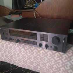 CARVER  900  Magnetic-Field Stereo Amp.