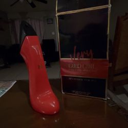 Carolina Herrera Very Good Girl Perfume