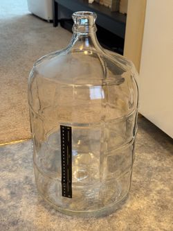 Carboy! 6.5 Gallon glass carboy for brewing, water, etc