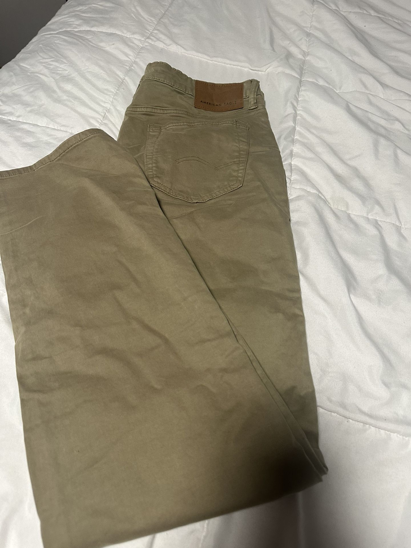 Men’s American Eagle Flex Khaki Pants. 33x34. $10
