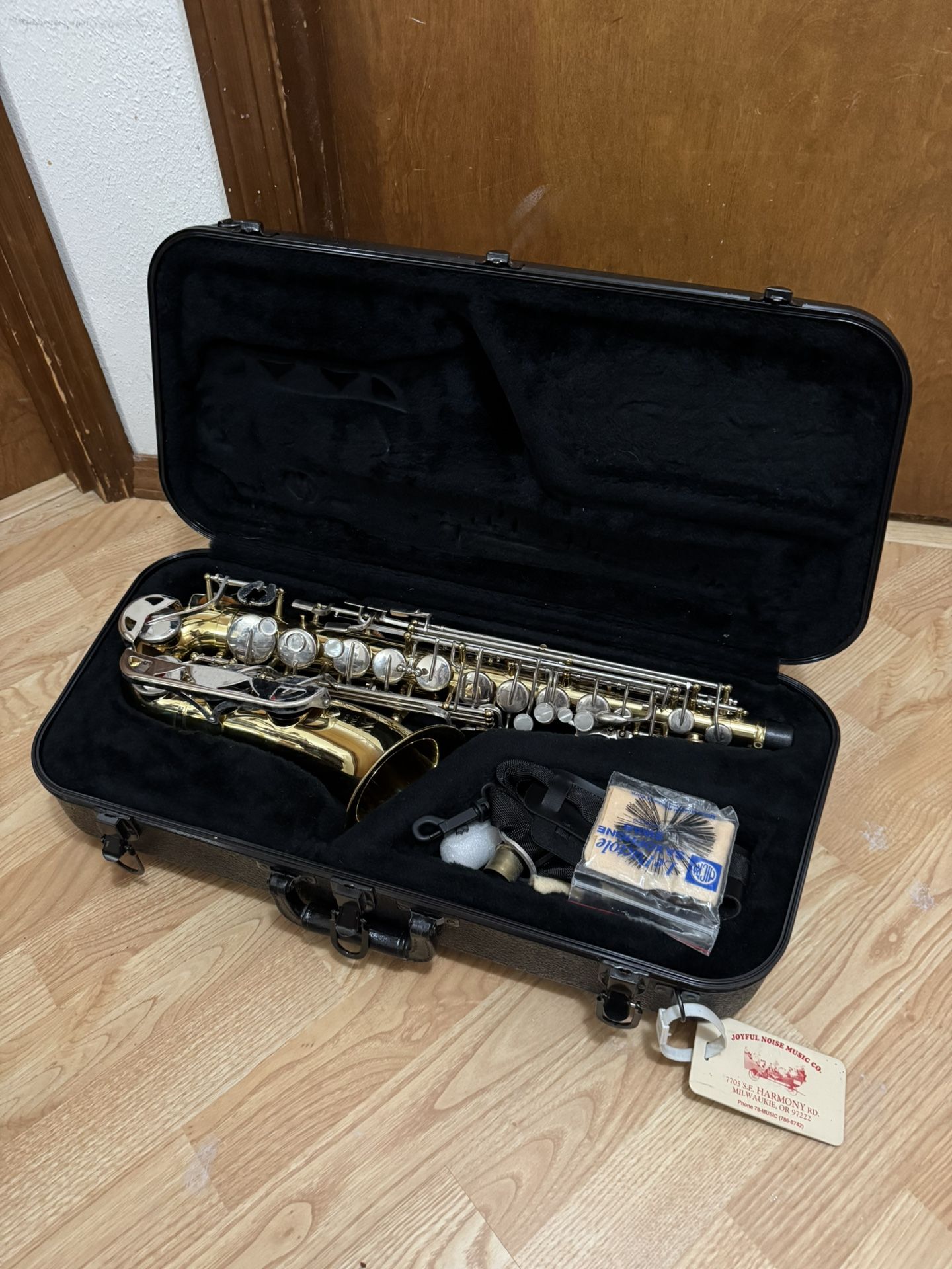 Beginner Alto Saxophone with case