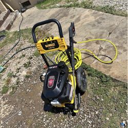 DEWALT 3100 PSI 2.3 GPM Cold Water Gas Pressure Washer with HONDA GCV170 Engine