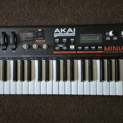AKAI PROFESSIONAL MINIAK VIRTUAL ANALOG SYNTHESIZER 