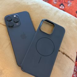 iPhone 15 Pro Max 1TB – Unlocked – Back Glass Cracked