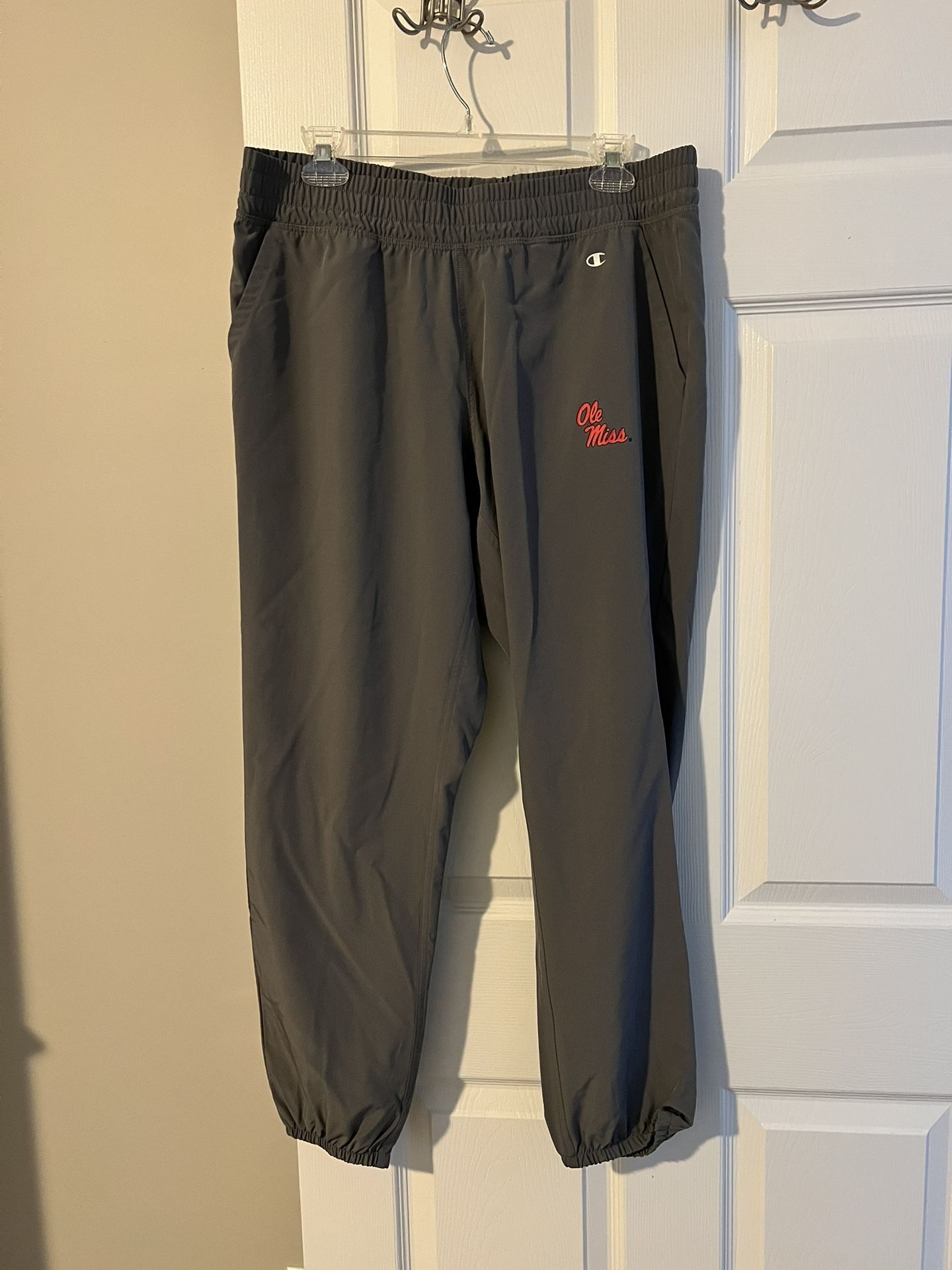 CHAMPION OLE MISS UM gray joggers athletic athleisure lightweight pants L EUC Stretch casual Made of polyester and spandex, these pants provide com