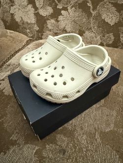 Crocs kids classic clog - toddler size 6